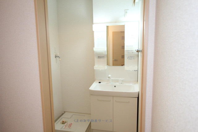 洗面設備　コンパクトで使いやすい洗面所