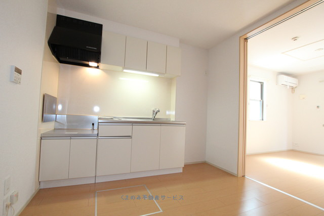 キッチン　コンパクトなキッチンで掃除もラクラク