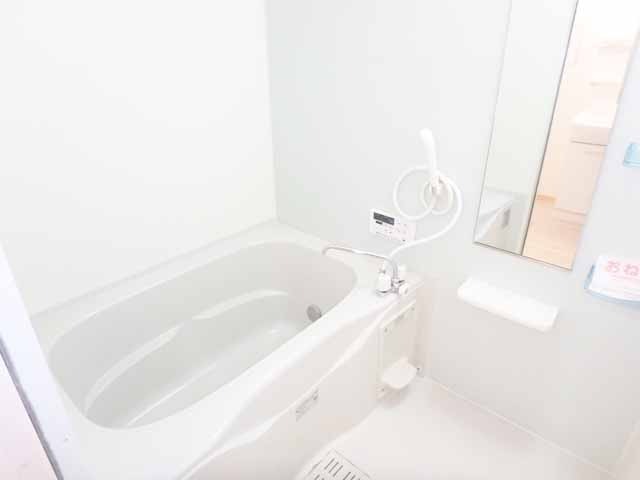 バス・シャワールーム　浴室乾燥付きで雨の日でも洗濯物が干せます☆