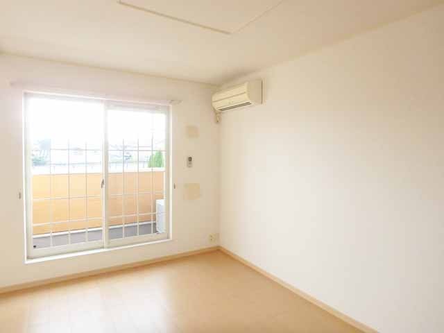 居室・リビング　１２．８帖の広々リビング♪