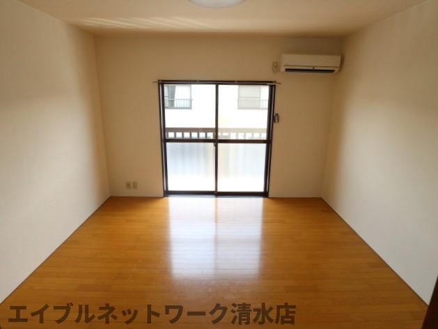 居室・リビング　同物件同タイプ