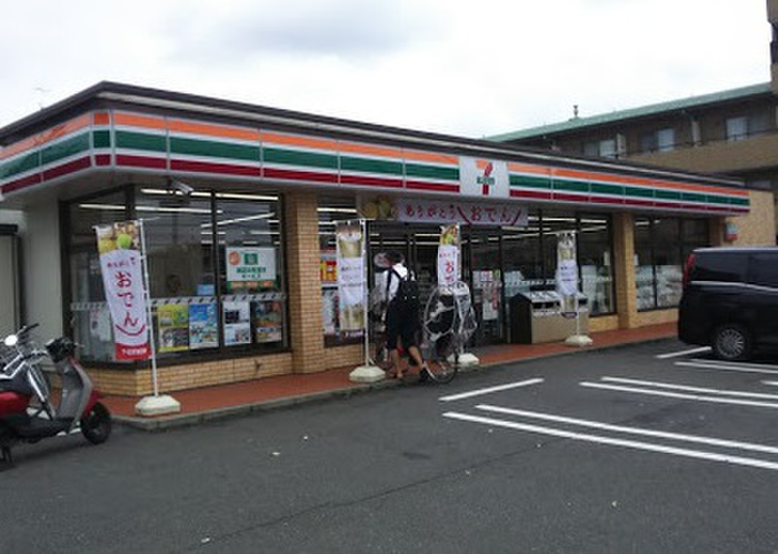 コンビニ　セブンイレブン 新小平駅前店（コンビニ）まで550m