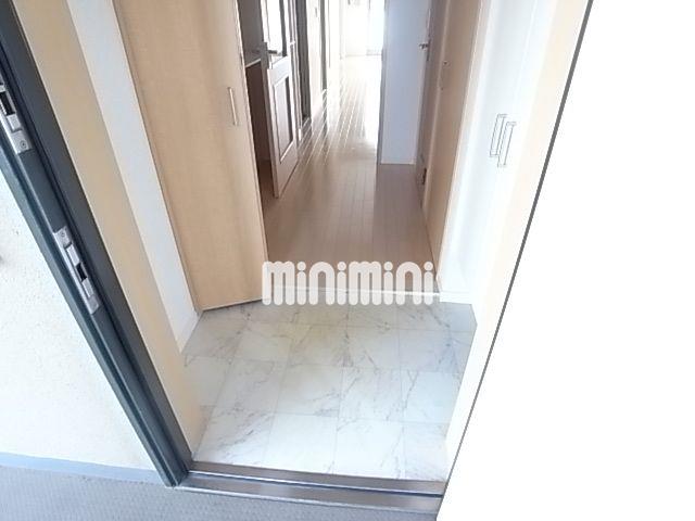 玄関　下駄箱があります。