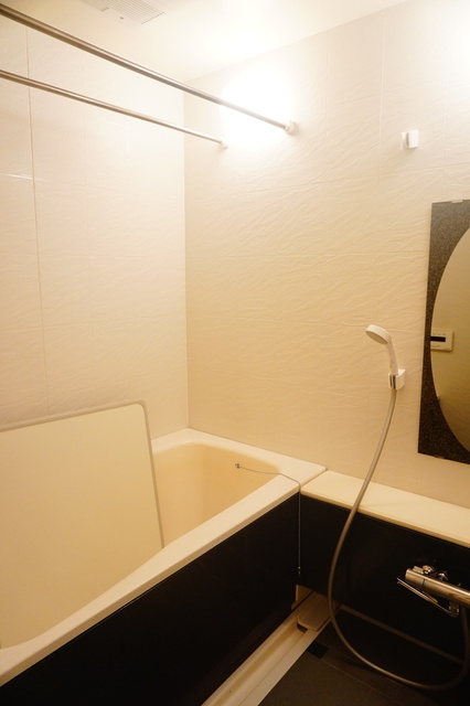 バス・シャワールーム　浴室乾燥機・追い焚き　前回募集時の写真です