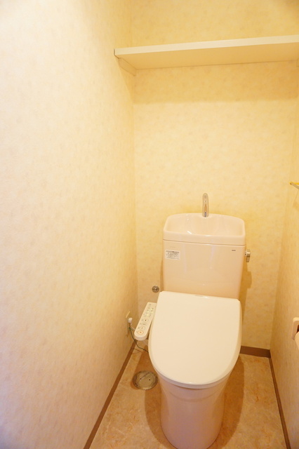 トイレ　温水洗浄機能付便座　前回募集時の写真です