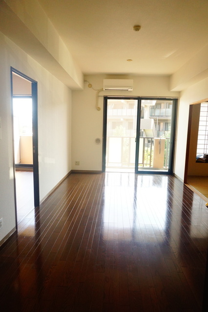 居室・リビング　ＬＤＫ１３．８畳　　前回募集時の写真です