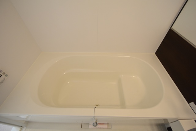 バス・シャワールーム　便利な浴室乾燥機、追い焚き機能付きで☆