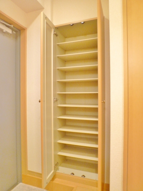 玄関　401号室の写真です。