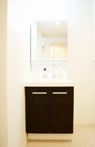 洗面設備　独立洗面台になります。