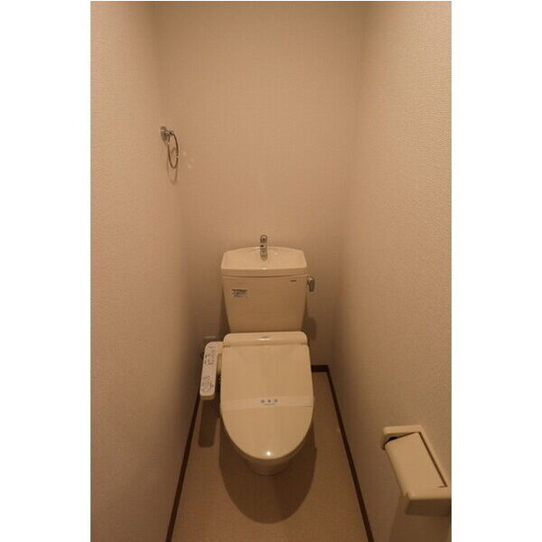 トイレ　同物件の別部屋になります。