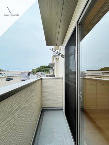 バルコニー　暖かな日差しのふりそそぐバルコニー