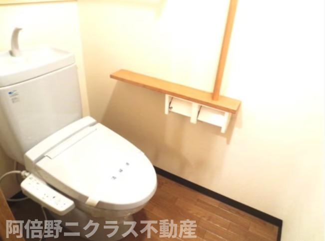 トイレ　内装は別部屋の参考写真です。