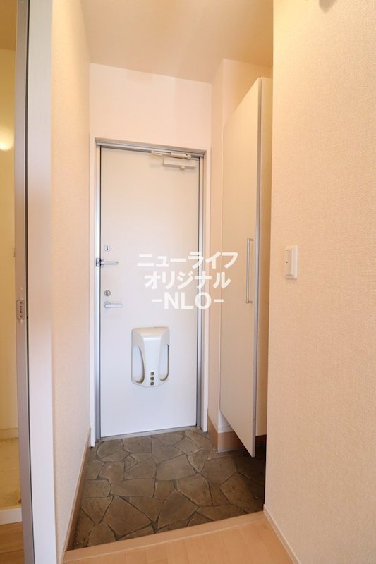 玄関　※清掃前のお写真です。