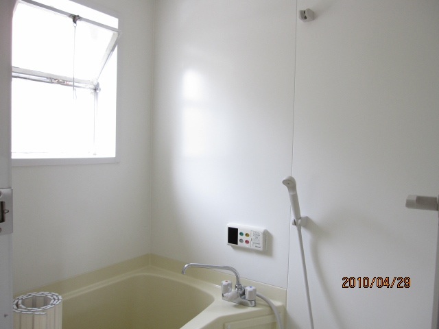 バス・シャワールーム　お風呂に窓