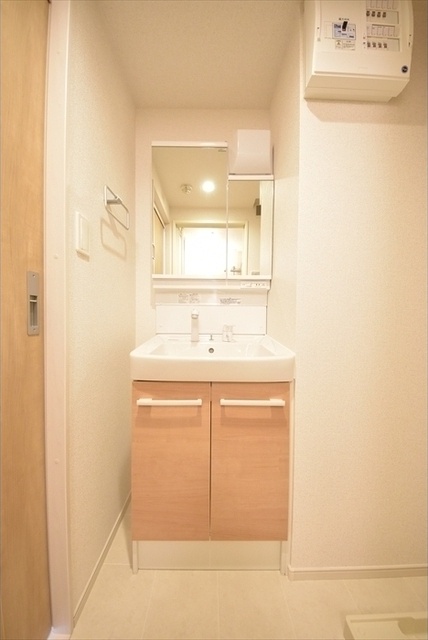 洗面設備　コンパクトで使いやすい洗面所