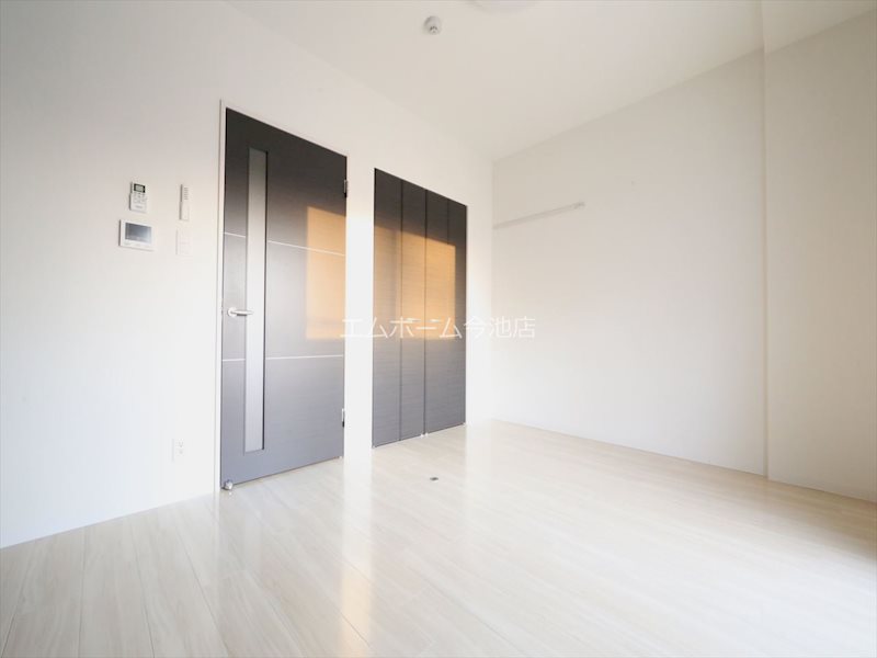 その他部屋・スペース　洋室7.2帖　エアコン付　バルコニーに面しています