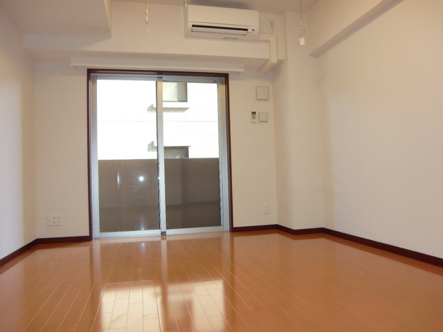 居室・リビング　参考写真（同建物別部屋のものです）