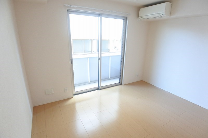 居室・リビング　フローリング仕上げ