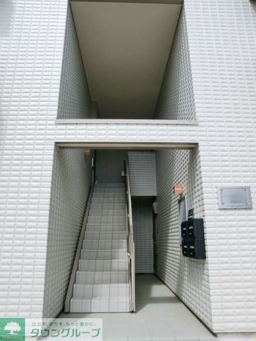 エントランス　エントランス内は屋根付です