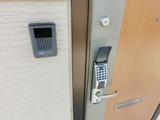 セキュリティ　モニターホンに電子ロックで安心ですね