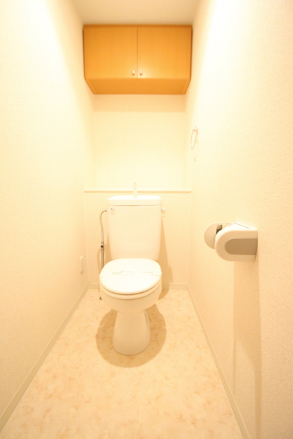 トイレ　※別室の参考写真の為、現況優先です。