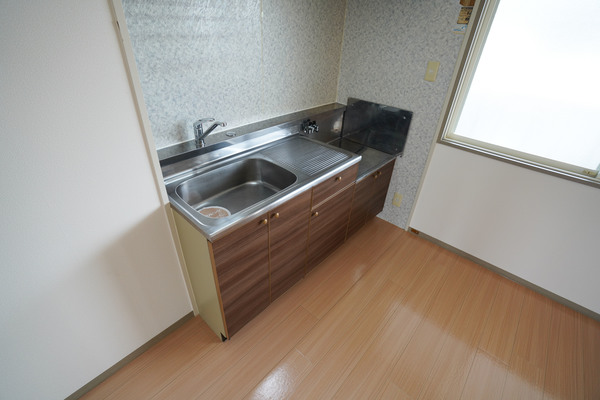 キッチン　同じ建物の別なお部屋