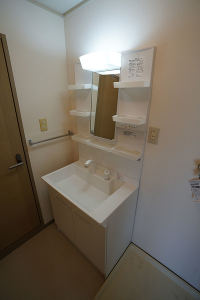 洗面設備　同じ建物の別なお部屋