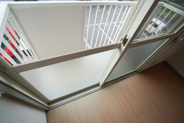 バルコニー　同じ建物の別なお部屋