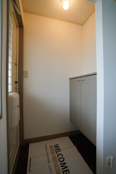 玄関　同じ建物の別なお部屋