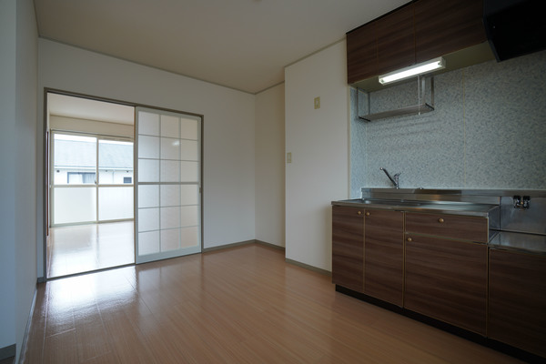 居室・リビング　同じ建物の別なお部屋