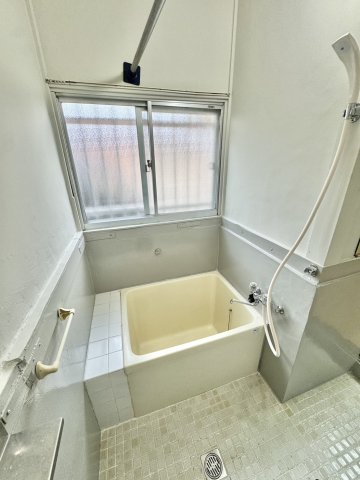 バス・シャワールーム　タイル塗り替え済み♪