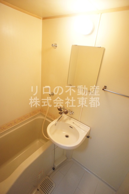 バス・シャワールーム　バストイレ別！湯船につかることで日頃の疲れを癒せます♪