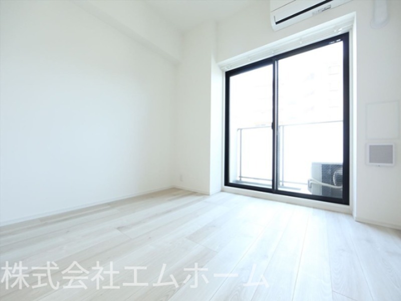 居室・リビング　洋室7帖　エアコン完備　クローゼット付（収納充実してます）