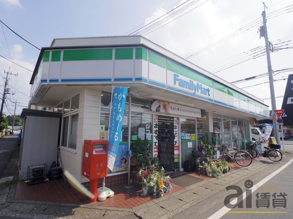コンビニ　ファミリーマート入曽駅前店（コンビニ）まで130m