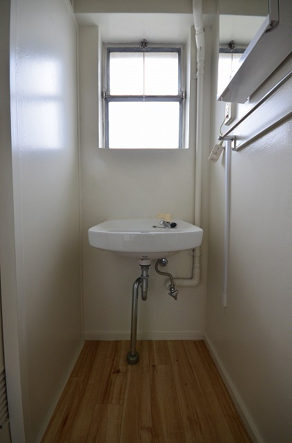 洗面設備　※同建物・別号室の写真です