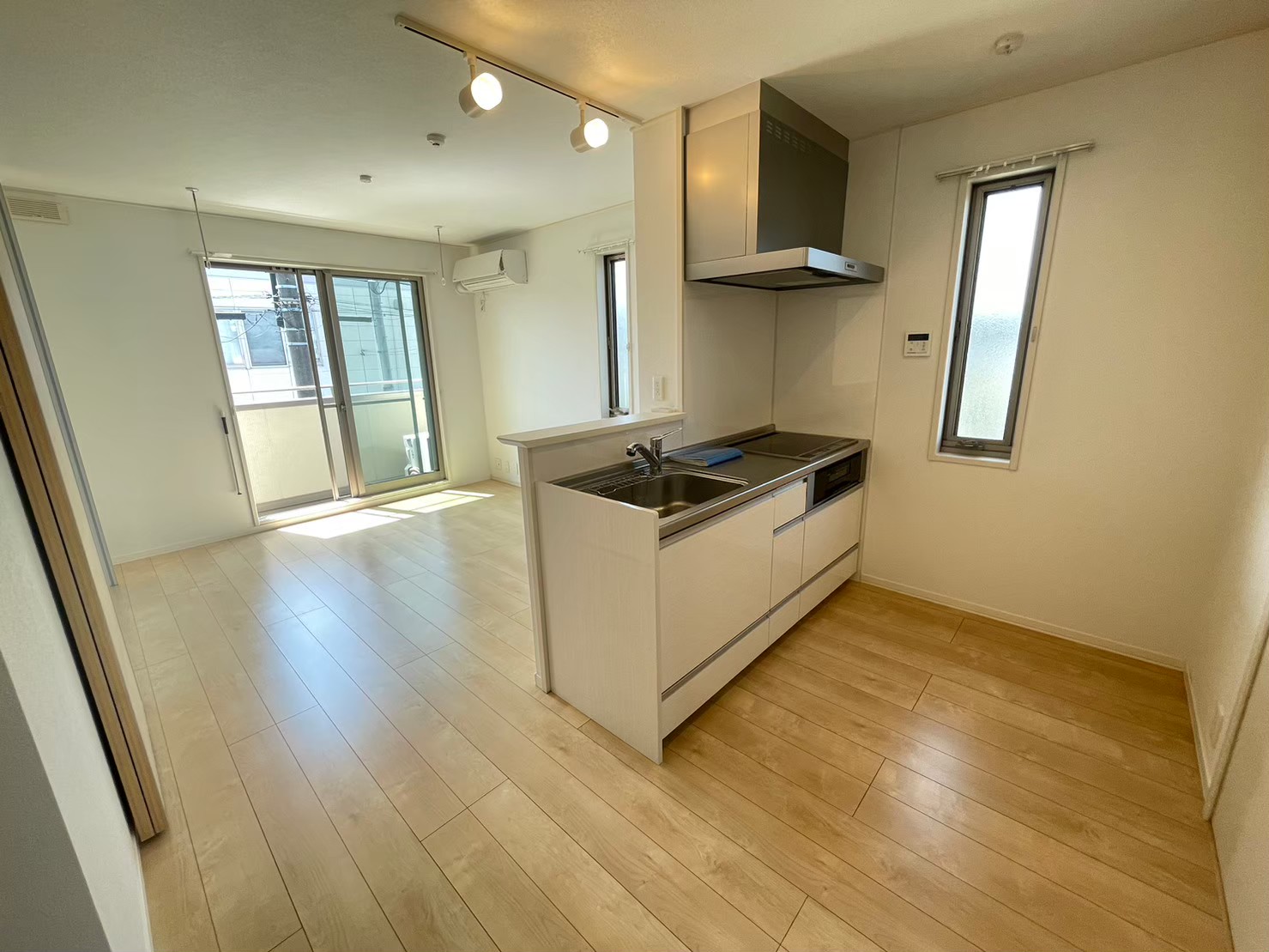 居室・リビング　同建物別号室