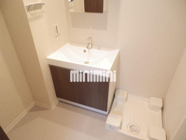 洗面設備　洗面には独立洗面台と洗濯パンがあります。