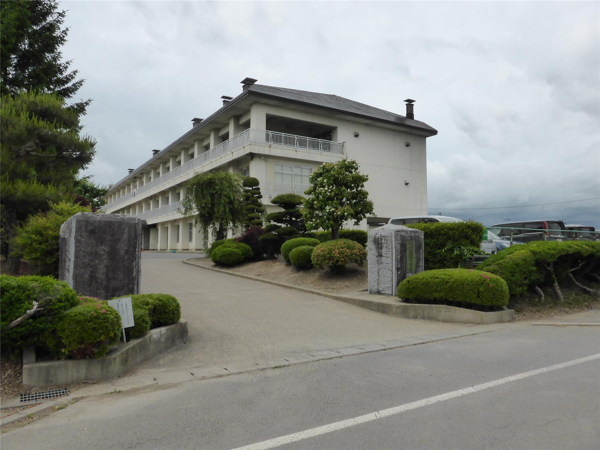 中学校　花巻市立南城中学校（中学校）まで1557m