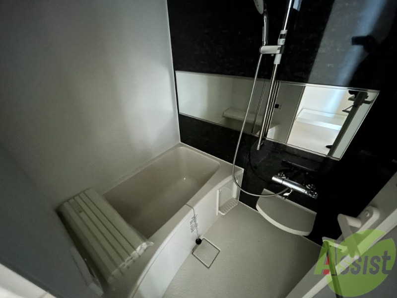 バス・シャワールーム　浴室はこちら。一日の疲れを癒しましょう。