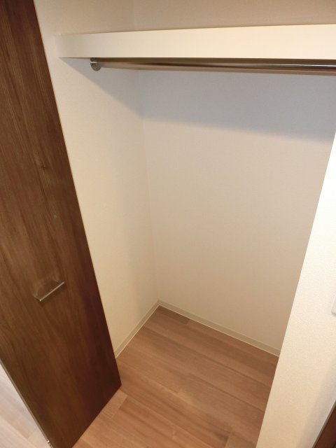 収納　同物件別号室の写真です。