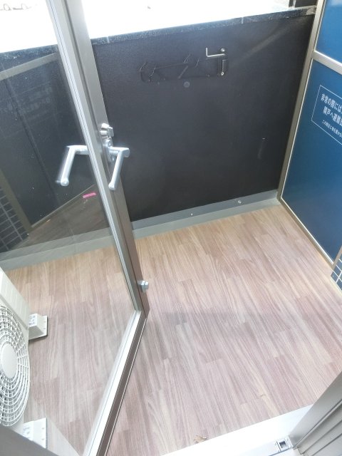 バルコニー　同物件別号室の写真です。
