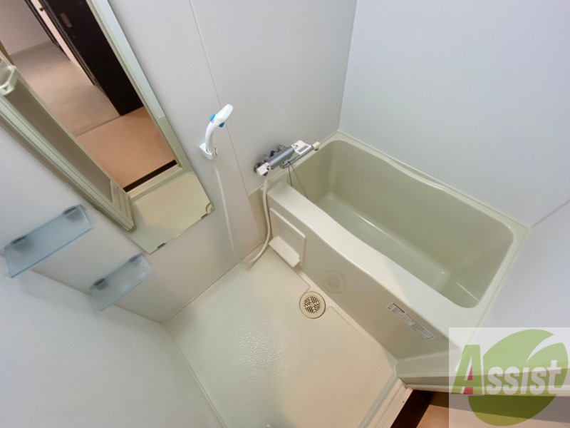 バス・シャワールーム　お風呂になります。一日の疲れを癒してくださいね。