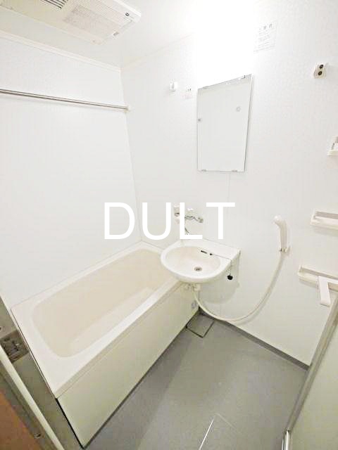 バス・シャワールーム　バスルームです。