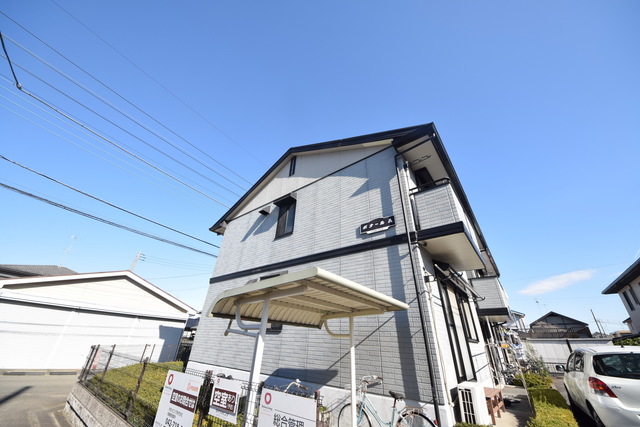 建物外観　～青い空、白い雲～