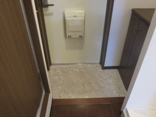 玄関　レージュ城西