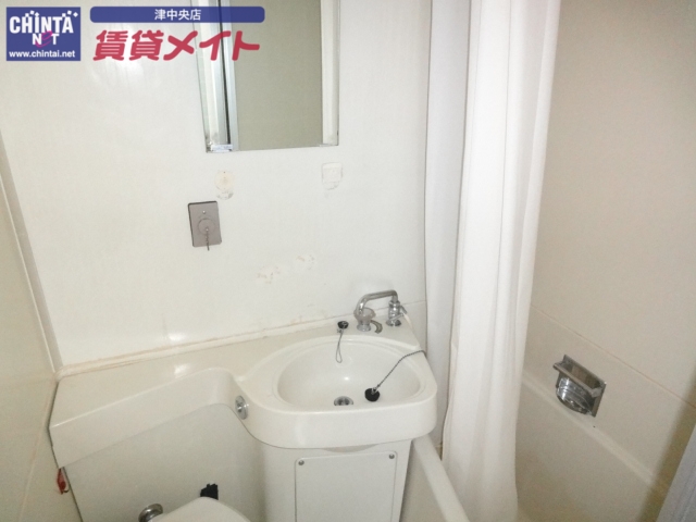 洗面設備　別部屋参考写真です