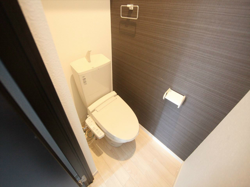 トイレ　温水洗浄暖房便座付トイレ