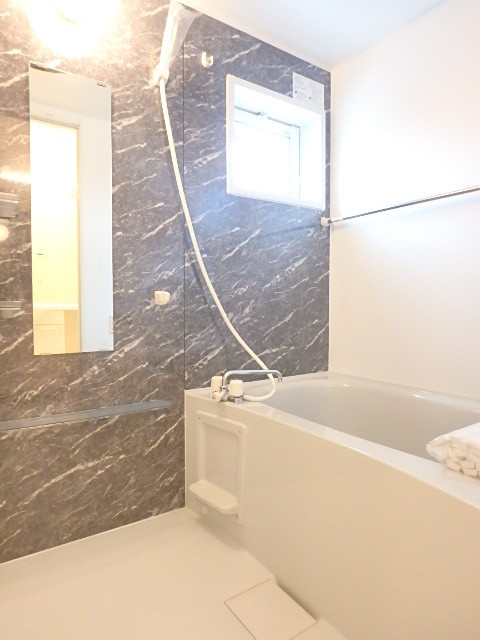 バス・シャワールーム　※風呂ふたは設備ではありません