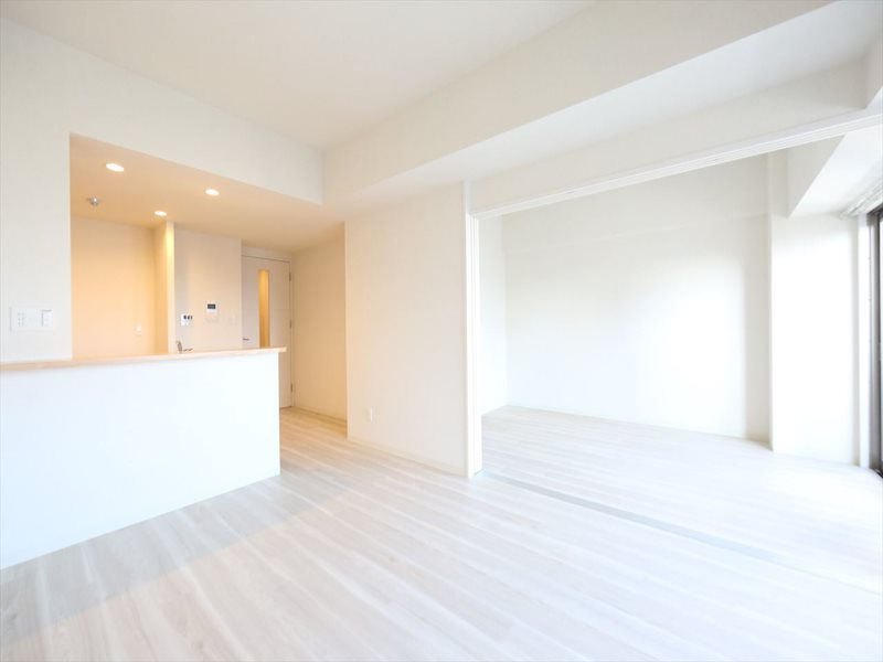 居室・リビング　LDK12.1帖　洋室5.7帖と繋げても仕切っても使えます