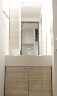 洗面設備　朝の身支度には欠かせない独立洗面化粧台